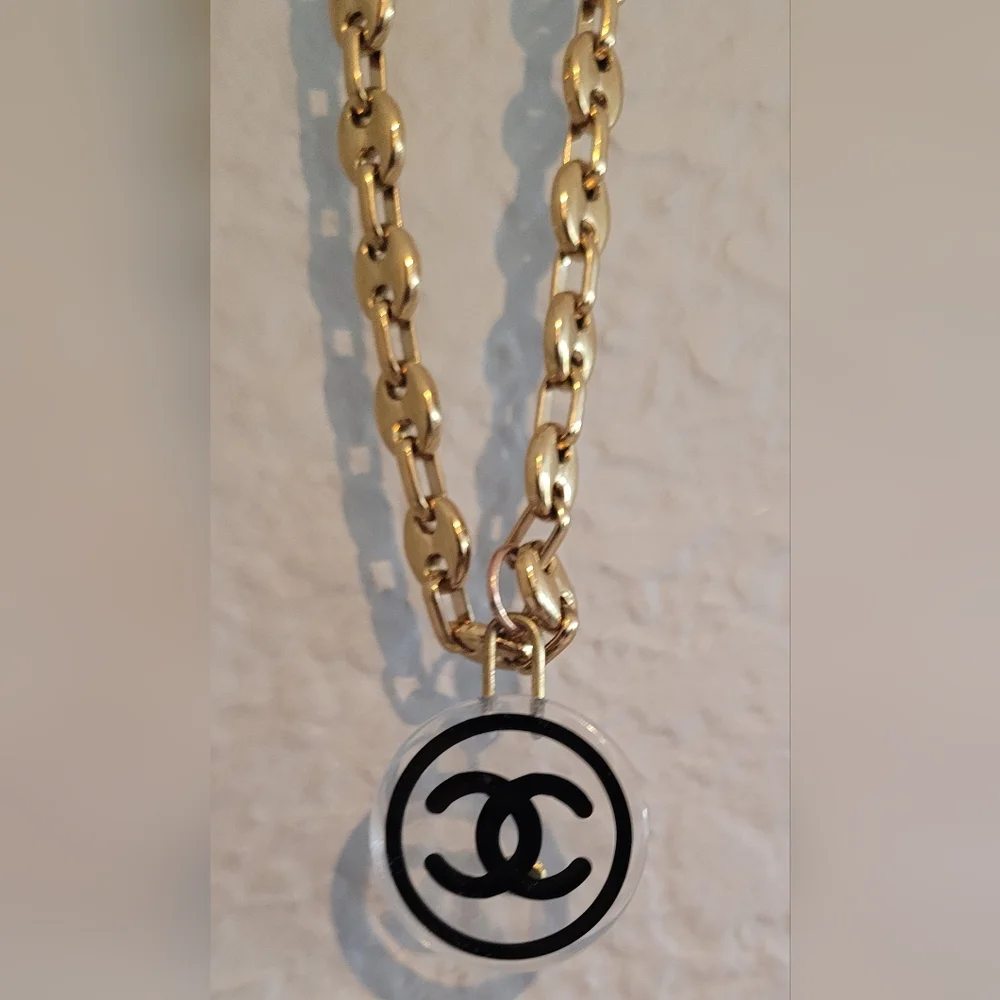 C h a n e l Pendant Necklace - Picture 6 of 10